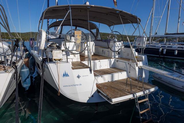 Jeanneau 54 - 5 + 1 cab.	 Squeeze Me